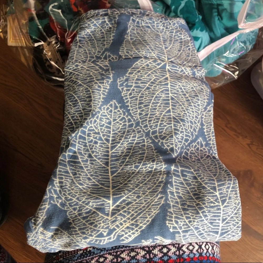 LN Lula RARE leaf leggings